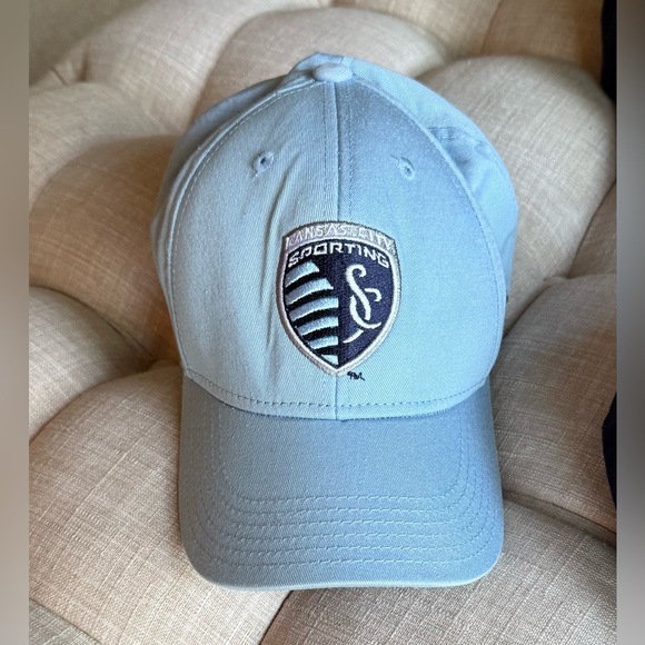 Bundle of Five Men’s Baseball Hat's - Picture 14 of 15